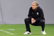 Truyền thông Hàn Quốc mổ xẻ thất bại, kêu gọi sa thải HLV