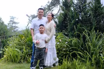 Các con của Mỹ Lệ và chồng đại gia sống trong biệt thự nguy nga