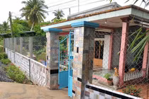 Ngôi nhà ốp 2.000 vỏ iPhone độc nhất vô nhị ở miền Tây