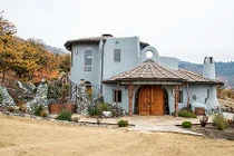 Căn nhà có nội thất “gây sốc” được rao bán tới 175 tỷ đồng 