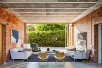 Phòng khách đẹp khó cưỡng nhờ thiết kế tường gạch độc đáo