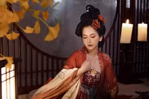 Hoàng đế Trung Quốc hoang dâm, tằng tịu với góa phụ... rồi chết thảm 