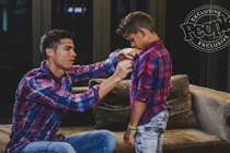 Cha con Ronaldo cùng khoe hình thể ở quảng cáo mới