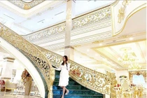 Dinh thự dát vàng xa hoa, tráng lệ của Lan Khuê vừa sinh quý tử