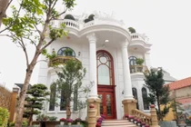 “Bỏ phố về quê” đại gia xây biệt thự gỗ 20 tỷ đẹp mê 