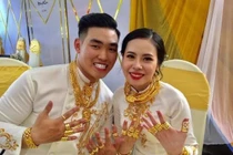 Siêu đám cưới tiền tỷ ở Việt Nam, dâu rể đeo cứng vàng