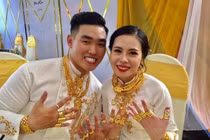 Siêu đám cưới tiền tỷ ở Việt Nam, dâu rể đeo cứng vàng