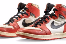 Mặc COVID-19, nhà giàu vẫn đổ tiền sắm đồ đắt đến “điên rồ”