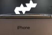 Hot: iPhone 8 Plus tiếp tục bị tố pin phồng, máy bong tách