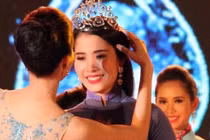 Phải có quy định tước danh hiệu trước khi chờ Hoa hậu từ bỏ