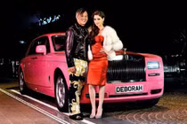 "Độ chịu chơi" của đại gia xấu trai nhất Hong Kong lấy vợ xinh như tiên