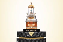 Chai nước hoa 30 tỷ đồng có gì "kịch độc"?