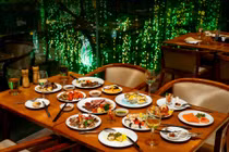 Chi chục triệu đồng tiệc Halloween ở khách sạn 5 sao b