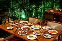 Chi chục triệu đồng tiệc Halloween ở khách sạn 5 sao b