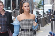 Mốt kẻ xám đang được sao thế giới mê mẩn