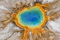 Ngỡ ngàng trước vẻ đẹp siêu thực của Trái Đất từ độ cao 1.000 mét 