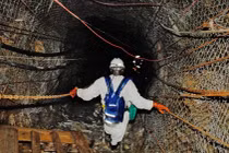 Sự thật kinh ngạc về mỏ vàng sâu nhất thế giới