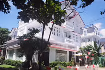 Từ ổ chuột tới bạch dinh 40 tỷ, cơ ngơi của Vy Oanh hoành tráng thế nào? 