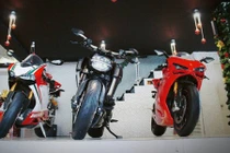 Choáng váng thú chơi mô tô khủng của đại gia Việt