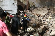 Chùm ảnh vụ sập nhà phố cổ sát Hồ Gươm