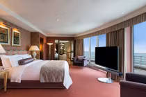 Bên trong căn phòng khách sạn có giá gần 2 tỷ đồng/đêm