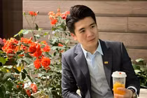 Thiếu gia Việt từng thích đi xe máy, ăn đồ vỉa hè giờ ra sao?