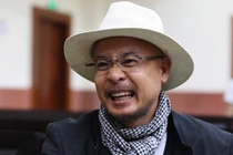 Vụ ly hôn vợ chồng Trung Nguyên: Bà Diệp Thảo lại nhập viện, tòa tạm ngưng