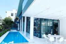 Mãn nhãn loạt bể bơi xa xỉ trong nhà sao Việt