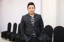 Gia tài “kếch xù” của ca sĩ Quang Lê vừa hôn má vợ cũ Hồ Quang Hiếu