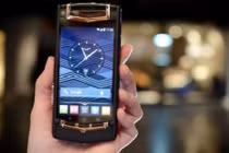 Sao thừa nước mắt khóc thương cho kẻ giàu?