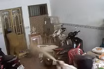 Quận 5: Xịt hơi cay, tấn công người dân giữa ban ngày