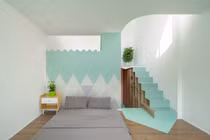 Sâu trong hẻm nhỏ, nhà Sài Gòn vẫn “bừng sáng” trên báo ngoại