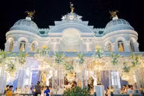 Bạch dinh dát vàng của đại gia Việt lên báo nước ngoài