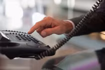 Cụ bà Hà Nội bị chiếm đoạt toàn bộ tiền tiết kiệm sau cuộc điện thoại