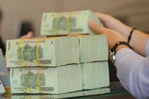 Chị gái đặt lên bàn nửa tỷ và nói một câu khiến vợ chồng tôi nghẹn ngào