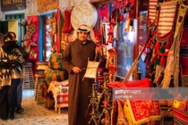 Đột nhập khu chợ kỳ lạ chỉ đàn ông bán hàng 