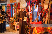 Đột nhập khu chợ kỳ lạ chỉ đàn ông bán hàng 