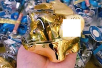 Bánh kẹo hình heo ngộ nghĩnh hút khách dịp Tết Kỷ Hợi