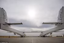 Siêu máy bay lớn nhất thế giới sắp cất cánh