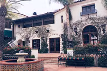 Lóa mắt biệt thự quý tộc xa hoa của tỷ phú tình cũ Ngọc Trinh