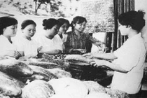 Đám cưới 2 con gà làm 6 mâm cỗ đãi cả cơ quan