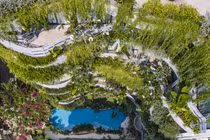 Chiêm ngưỡng tòa nhà hệt như rừng nhiệt đới giữa Sài thành