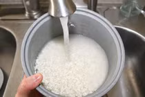 Vo gạo trong nồi và 9 sai lầm khiến nồi cơm điện mới mua đã hỏng 
