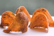 Yến huyết hàng trăm triệu/kg, vì sao mua bao nhiêu cũng có? 