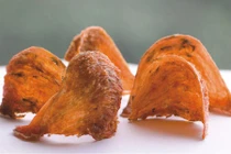 Yến huyết hàng trăm triệu/kg, vì sao mua bao nhiêu cũng có? 