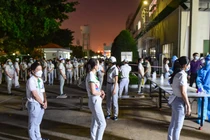 Trắng đêm lấy mẫu xét nghiệm Covid-19 cho hơn 30.000 công nhân
