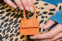 Quà độc 8/3: Túi xách nhỏ như bao diêm giá gần 12 triệu