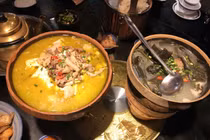 Ngã ngửa món đồ trong vali khách Việt đi Tây, lộ ra có thể đi tù