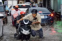 Dự báo thời tiết ngày 12/7: Bắc Bộ mát mẻ, Nam Bộ mưa to