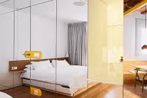 Nhà cũ lột xác hoàn toàn nhờ trang trí gương cực độc